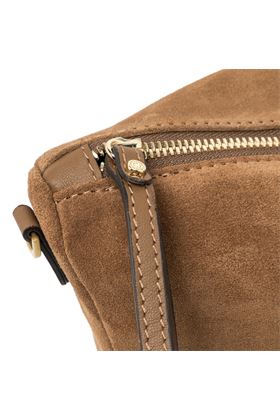 Tracolla Gianni Chiarin in camoscio colore caramello. GIANNI CHIARINI | 10225-CARAMEL